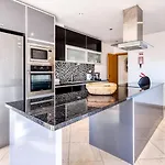 Full Private 300sqm Jacuzzi Heated Pool Ideal & Quiet Location Villa *