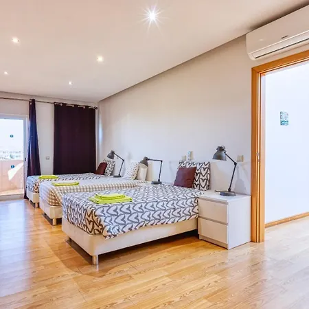 别墅 Full Private 300sqm Jacuzzi Heated Pool Ideal & Quiet Location