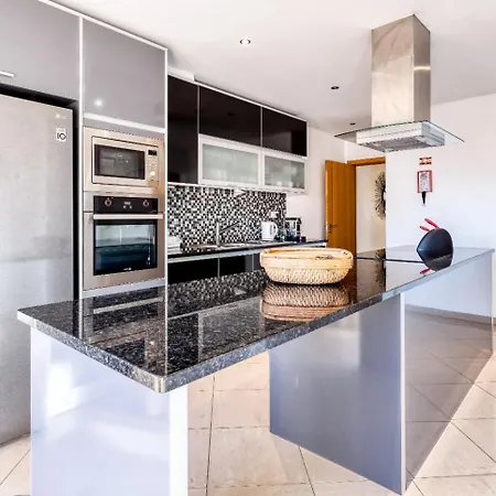 Full Private 300sqm Jacuzzi Heated Pool Ideal & Quiet Location 别墅 *