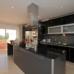 Vila Full Private 300sqm Jacuzzi Heated Pool Ideal & Quiet Location *