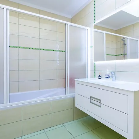 Full Private 300sqm Jacuzzi Heated Pool Ideal & Quiet Location 빌라