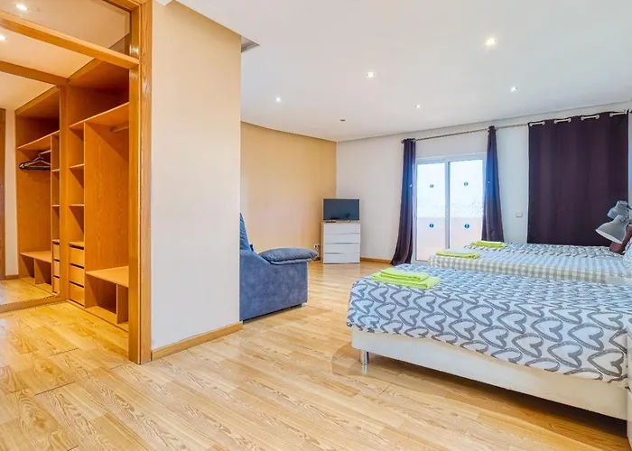 Full Private 300sqm Jacuzzi Heated Pool Ideal & Quiet Location *