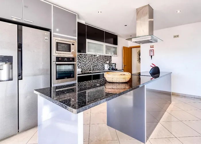 Full Private 300sqm Jacuzzi Heated Pool Ideal & Quiet Location וילה *