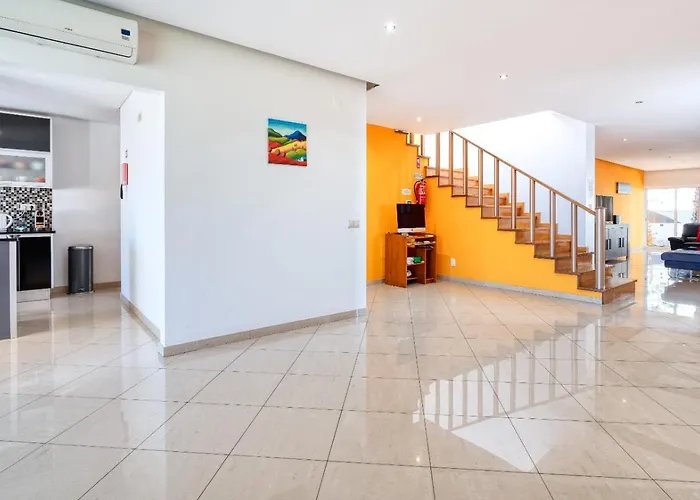 Full Private 300sqm Jacuzzi Heated Pool Ideal & Quiet Location *