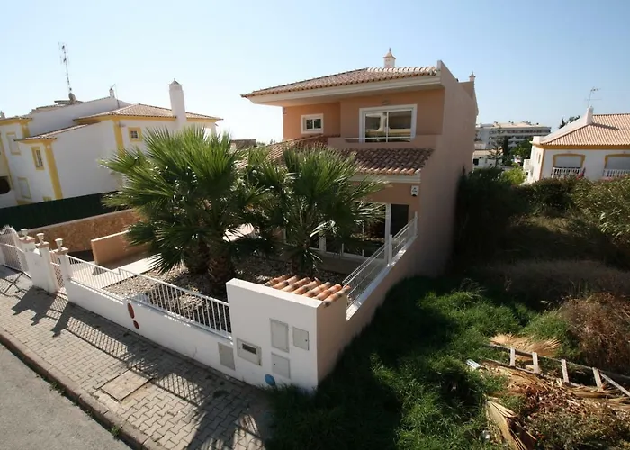 Full Private 300sqm Jacuzzi Heated Pool Ideal & Quiet Location *