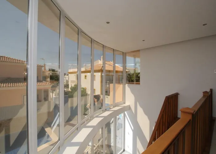 Full Private 300sqm Jacuzzi Heated Pool Ideal & Quiet Location וילה