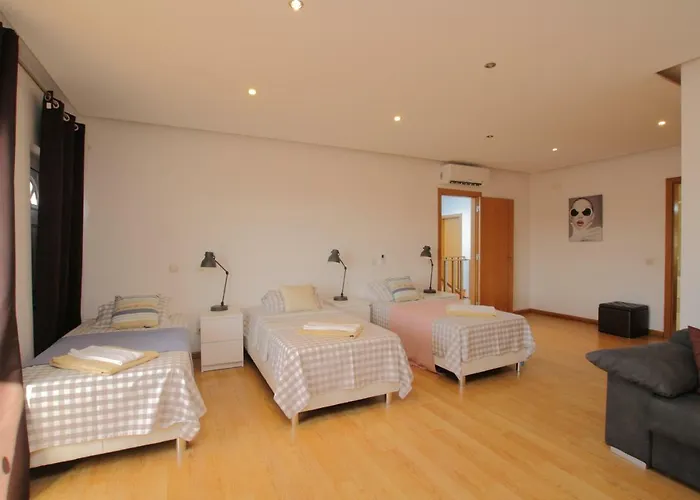 Full Private 300sqm Jacuzzi Heated Pool Ideal & Quiet Location וילה אלבופיירה