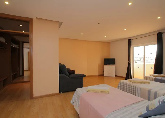 Full Private 300sqm Jacuzzi Heated Pool Ideal & Quiet Location *