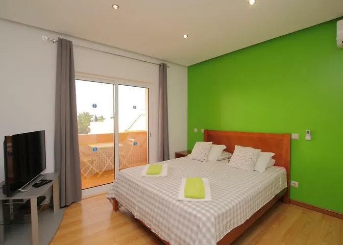 Full Private 300sqm Jacuzzi Heated Pool Ideal & Quiet Location *