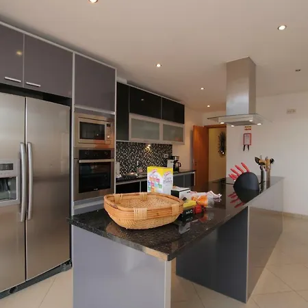 Full Private 300sqm Jacuzzi Heated Pool Ideal & Quiet Location *